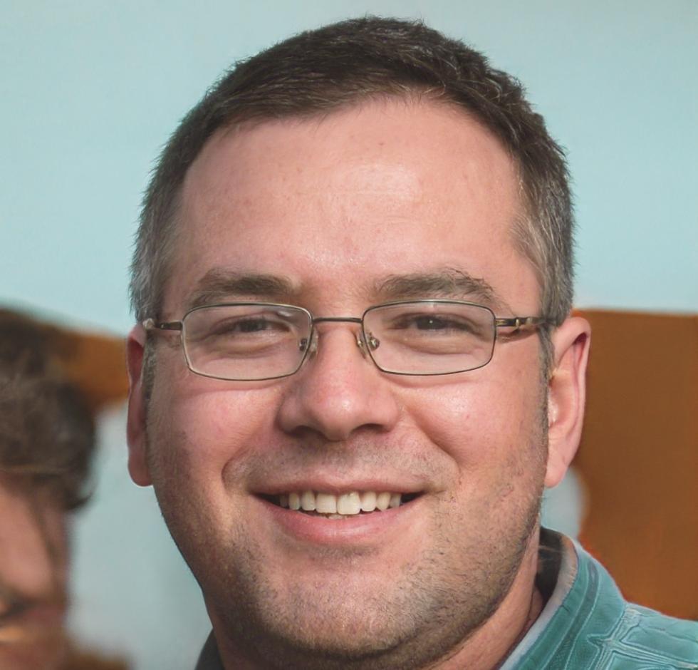 Dr. Michael Fischer - Senior Finanzanalyst